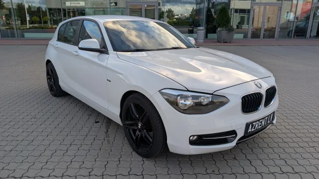 BMW 1. sērija F20, balts, automāts — foto