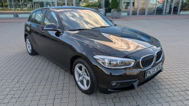 BMW 1. sērija F20, melns, automāts — foto